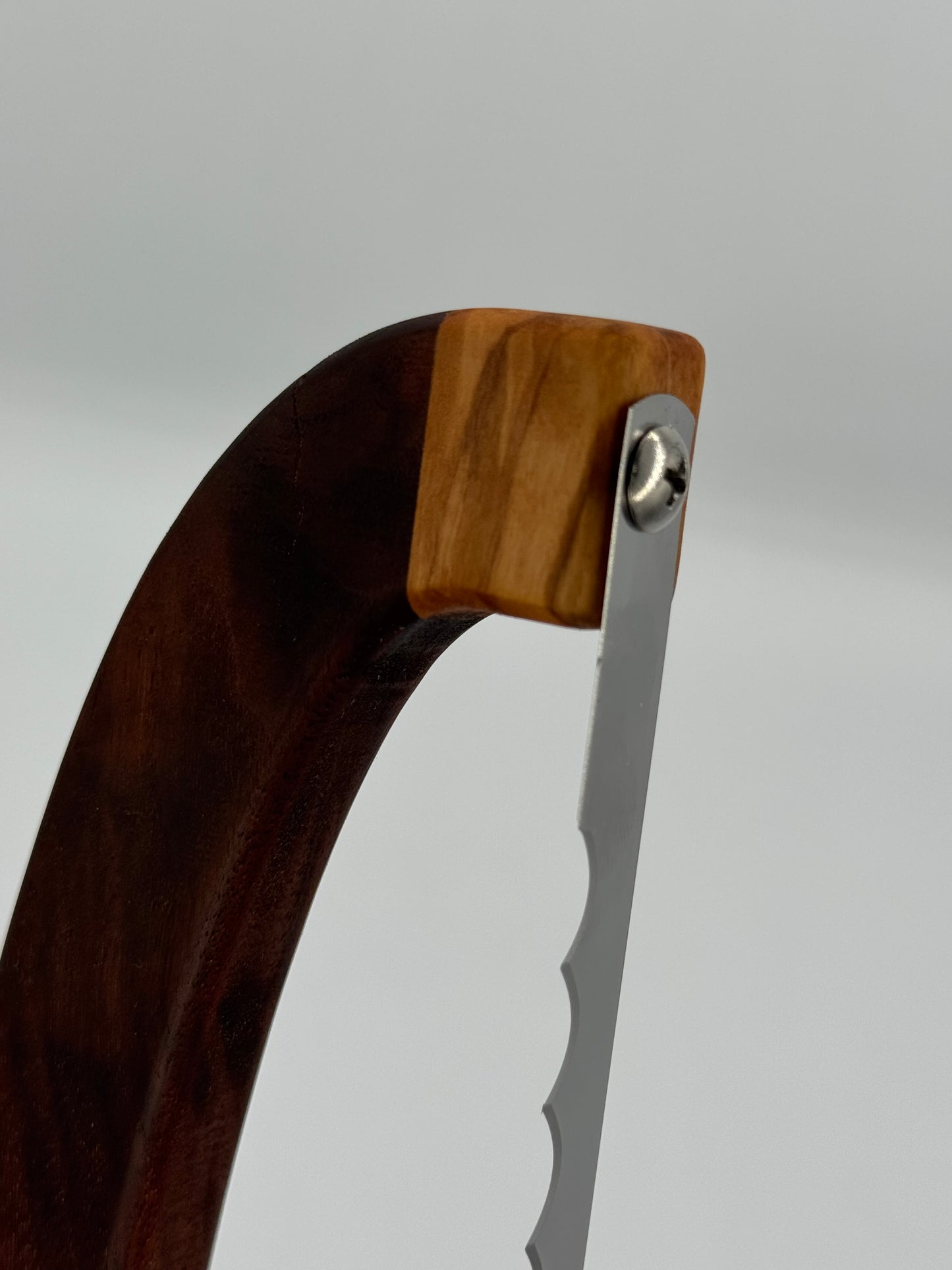 LIMITED EDITION - Bread knife - Walnut and Olive Wood - Right Handed